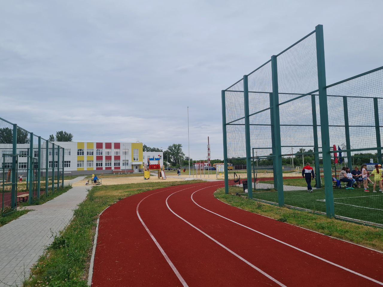 Спортивная площадка школы